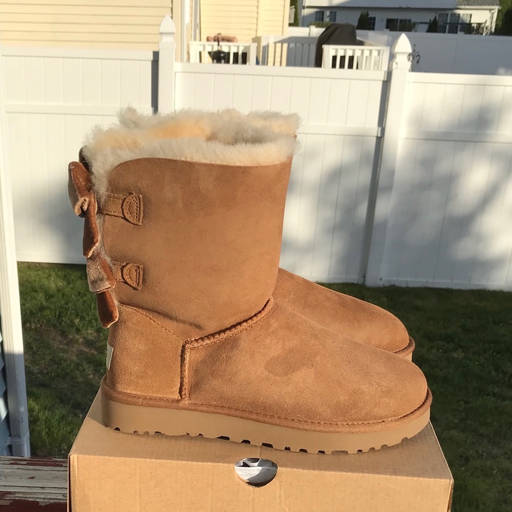 UGG Bailey Bow II Velvet Ribbon - Picture 5 of 8